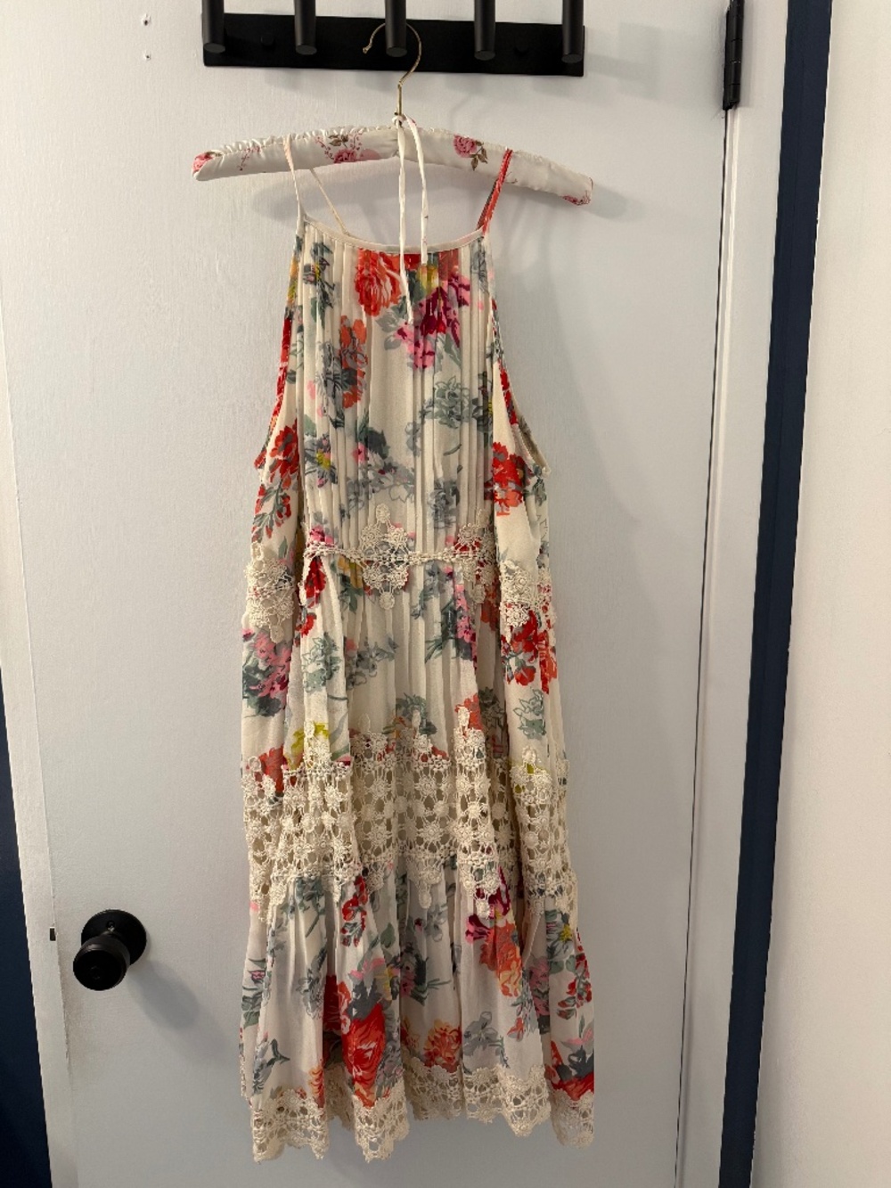 Floral halter with lace